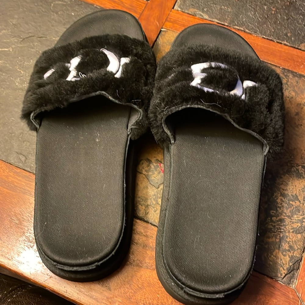 UGG Slides